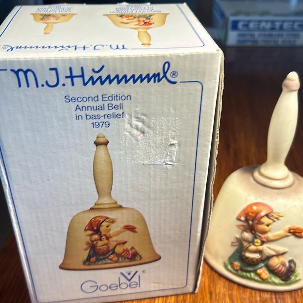 3/$25 Goebel M.J Hummel 2nd Edition Annual Bell 1979 in Bas-Relief Germany